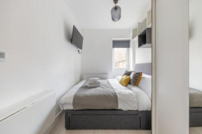 Functional Double With An Ensuite Toilet And Shower Near Tube And Bus Stations